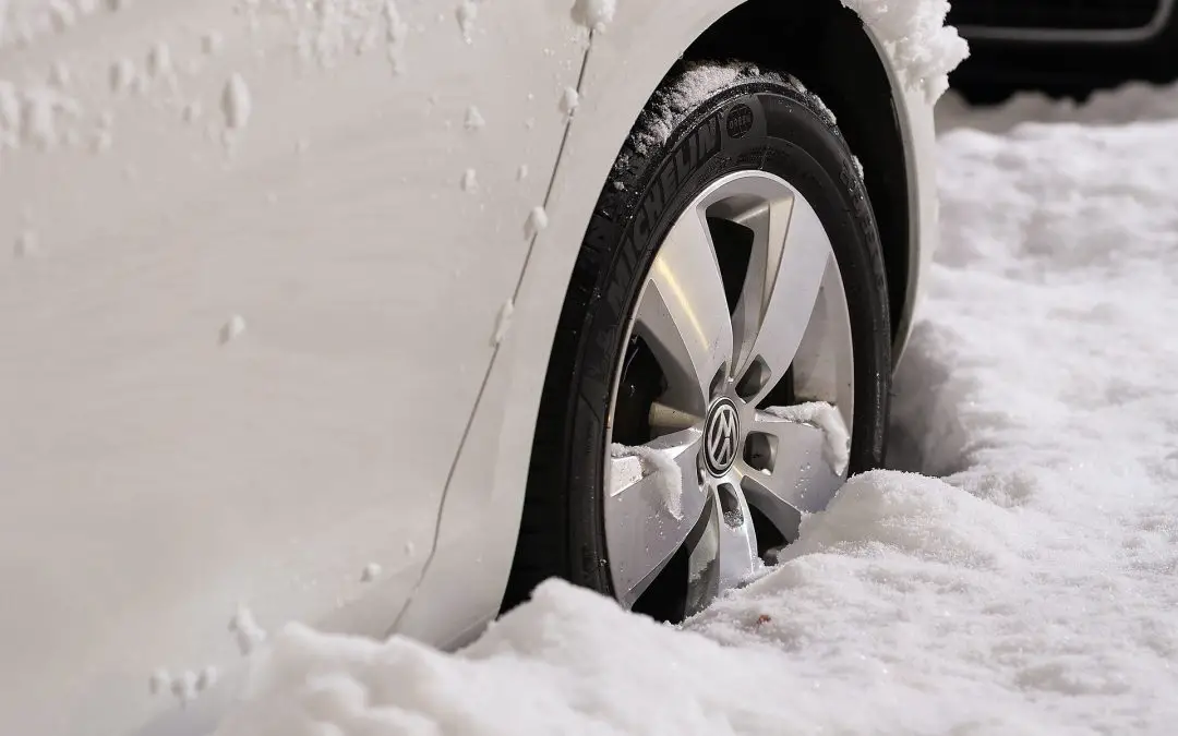 Winter Car Guide: Items to Keep in the Car During Winter